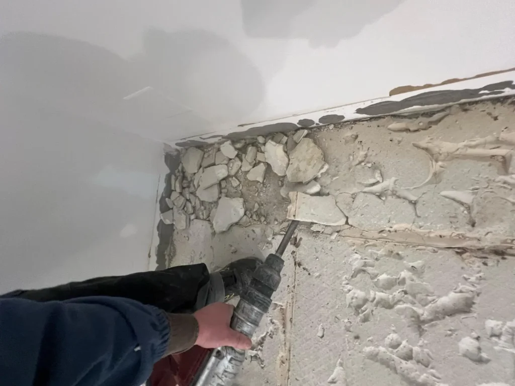 Procesul de la serviciile de decopertări gresie